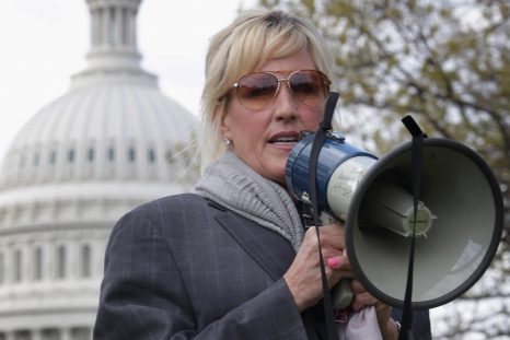 Après une enquête qu'elle avait menée seule, Erin Brockovich faisait condamner en 1993 la société californienne Pacific Gas and Electric Company pour pollution de l'eau potable au chrome.