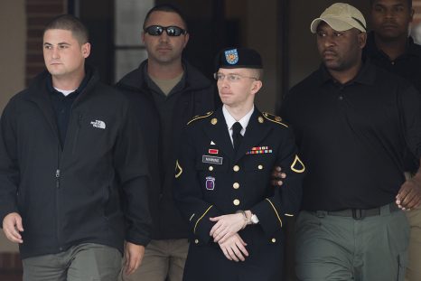 Chelsea Manning au moment de son procès en 2013. L’ancienne analyste militaire avait été condamnée à une peine de 35 ans de prison pour avoir transmis des documents classés « secret-défense » en 2010 à WikiLeaks. Elle a été libérée en 2017.