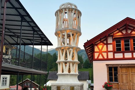 La Tour blanche de Mulegns dans les Grisons